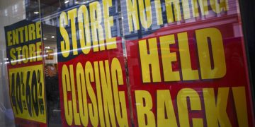 Struggling Debenhams and HMV closing down multiple stores!